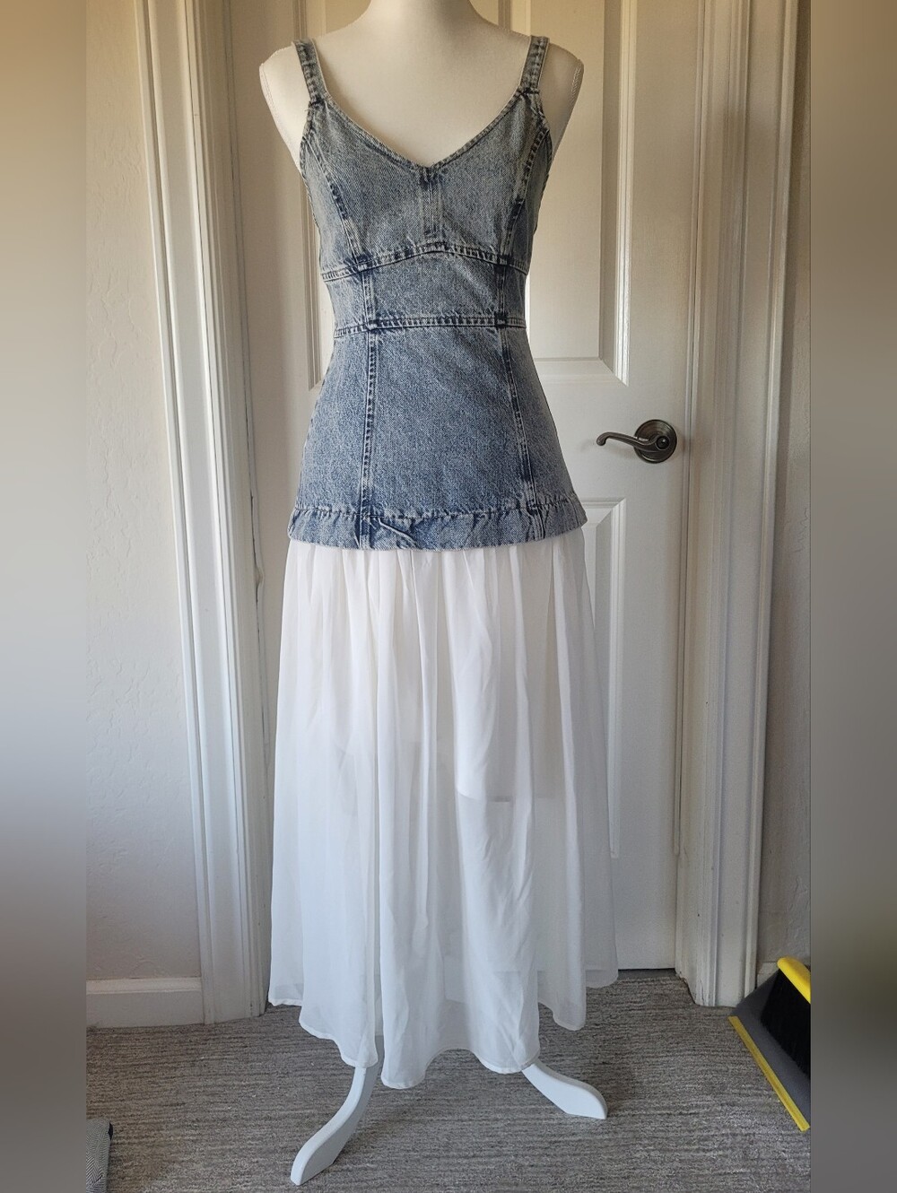 NWOT Moon River Denim Bodice White Chiffon Maxi Dress